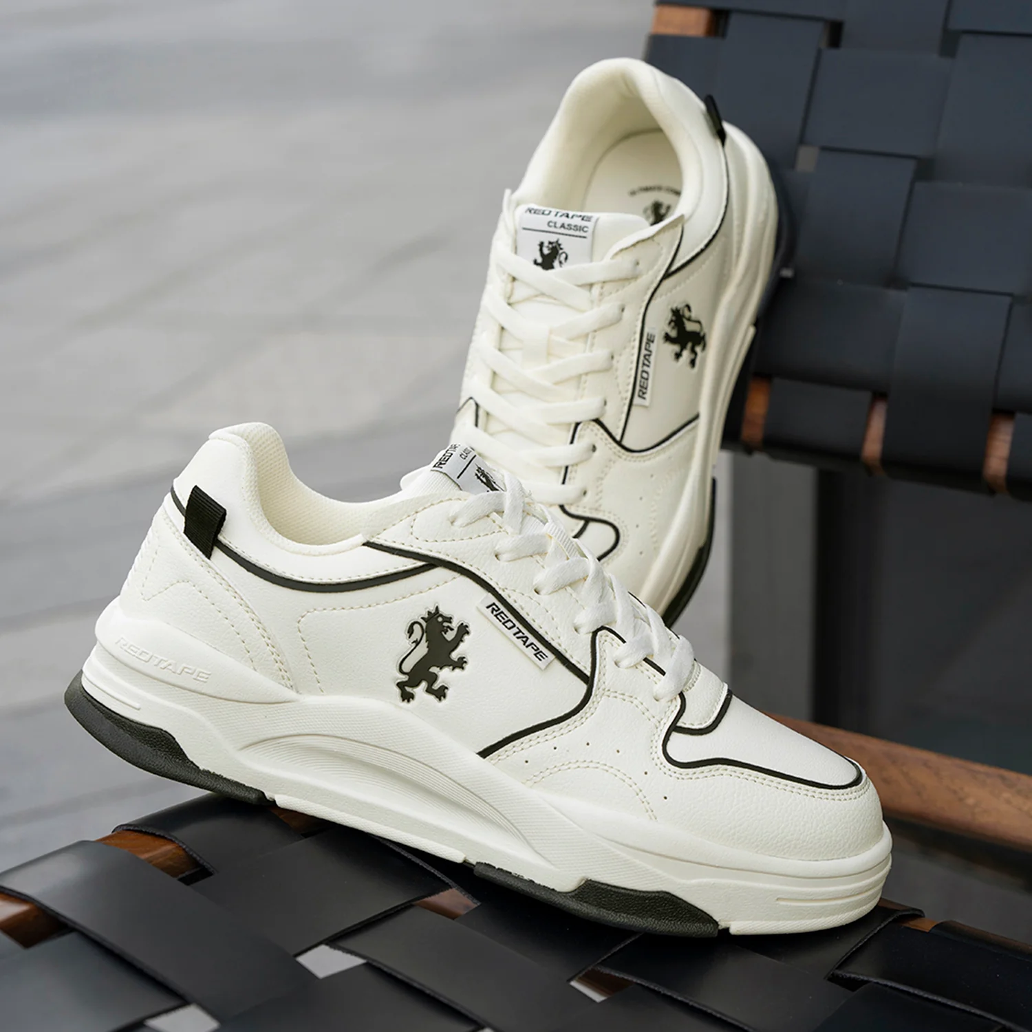 Lifestyle Sneakers Shoes for Men-White/Black thumbnail 6